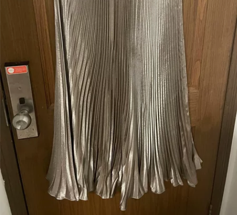 浅金色百褶裙,秋冬款,裙长78cm,腰围5...