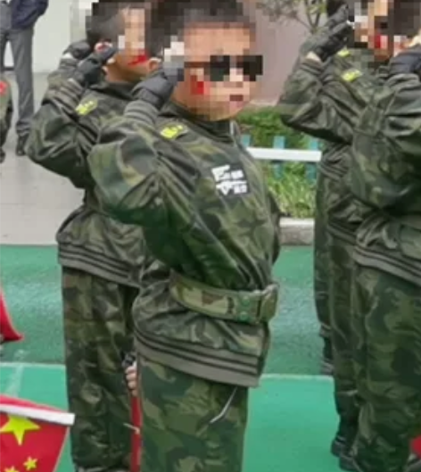 迷彩服，尺码：140，仅运动会穿过一次 感...