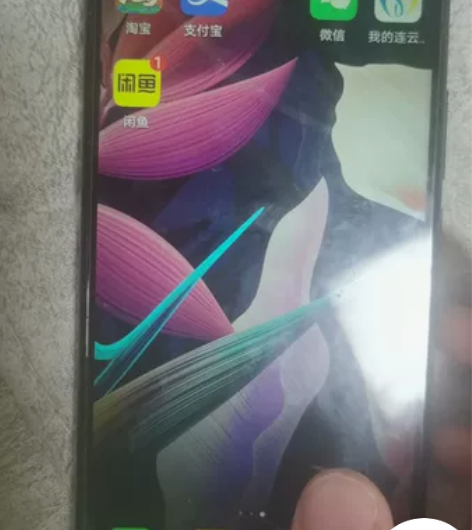华为麦芒七，后背壳坏了屏幕有裂缝，后置摄像...