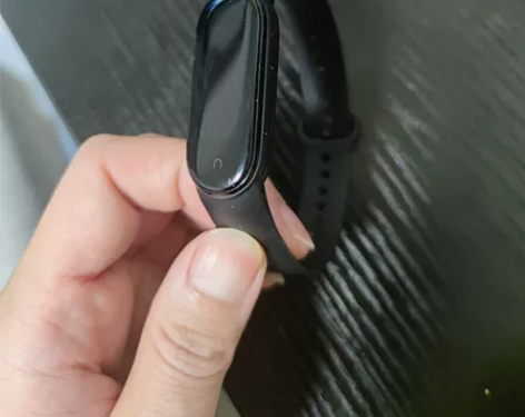 出一个自用小米手环5nfc，屏幕只有很轻微...