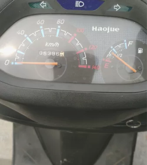 国产摩托一哥，豪爵 22年5月买的二手车。...