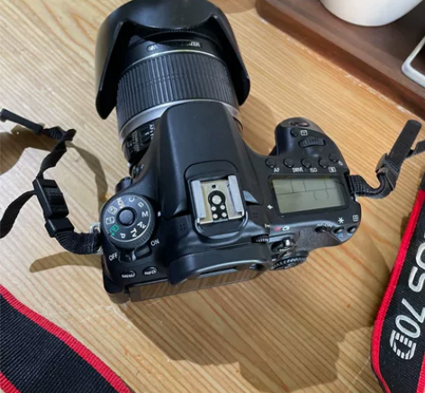 转卖~佳能70D单反套机EF18-200镜...
