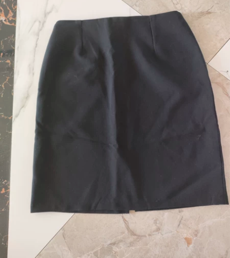 女士职业装包臀裙105斤以内可以穿，后拉链...