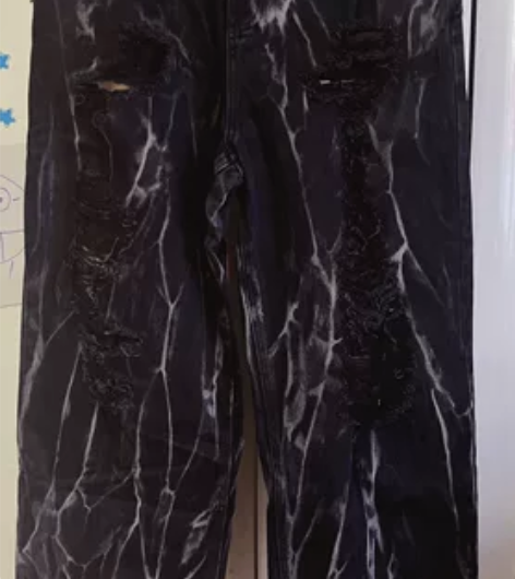 有尾,水波纹,破洞牛仔裤 剪标款,不退不换...