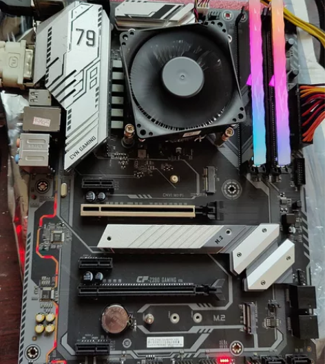 自用的七彩虹Z390 GAMING主板,C...