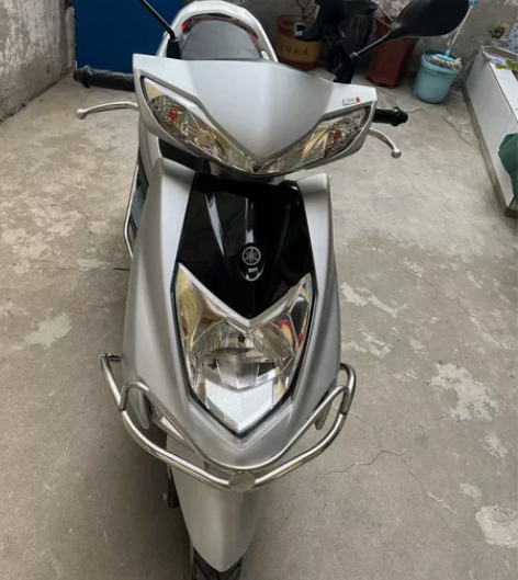 雅马哈摩托车 不到1w公里 很爱惜 当面验...