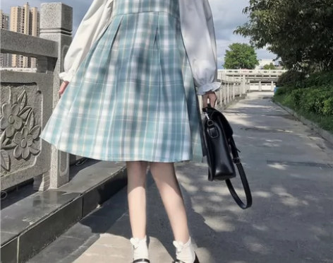 长袖连衣裙春款新设计感小众背带学生学院风格...