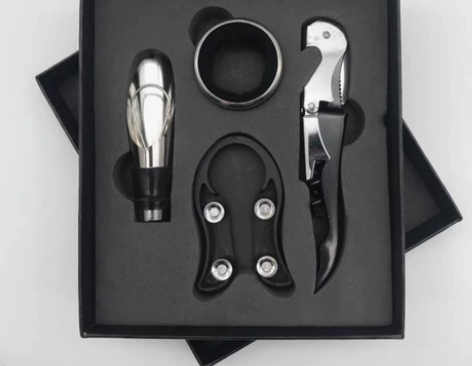 红酒开瓶器套装。全新。含海马刀开瓶器，倒酒...
