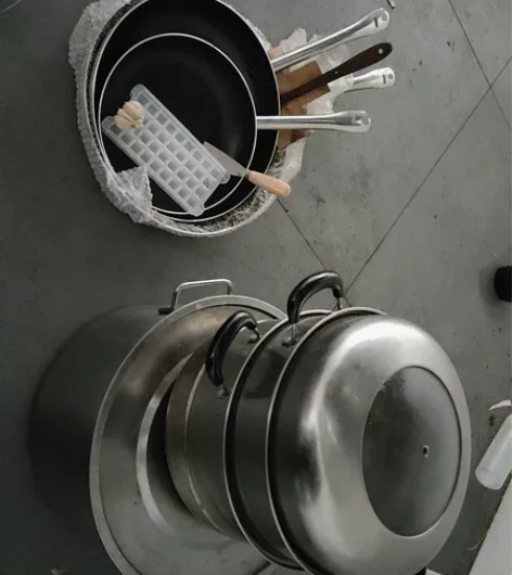 甩卖锅子，炒锅，烧水锅，看上私信，使用三个...