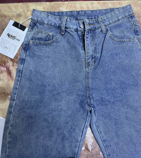 牛仔裤 没穿过  有点小  男女同款  M...