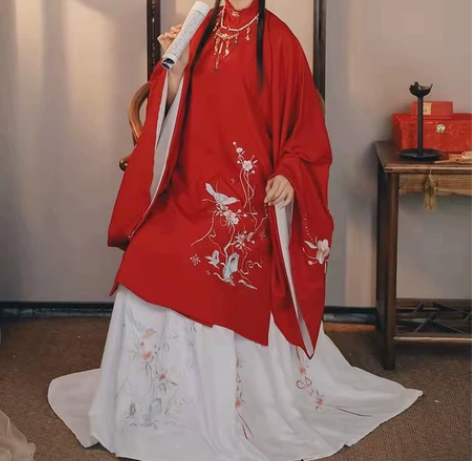 裳云兮明制立领,红色 m码。 穿过两次就...
