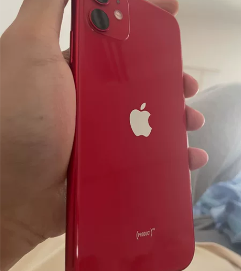 出一台闲置的红色的美版苹果11，外观99新...
