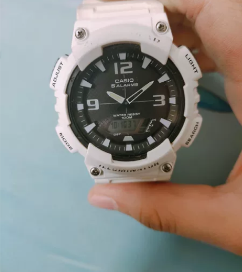 卡西欧手表,没戴过几次,正品保真。没有任何...