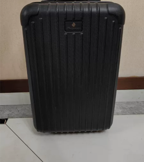 拉杆箱。九成新,尺寸50*30*24 感兴...