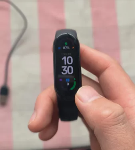 小米手环6 nfc版, 成色差,有划痕,功...