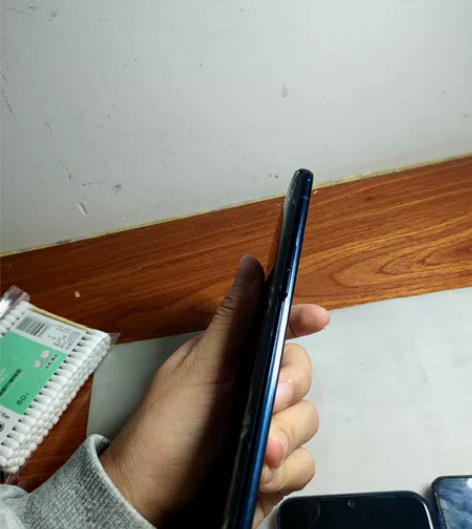 OPPOReno标准版,6+256,后碎烧...