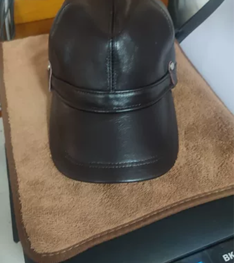 全新纯牛皮真皮棒球帽,棕色大小可调节。商品...