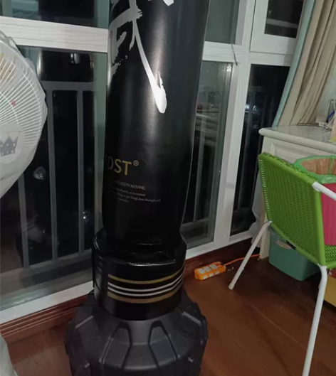 全新拳击训练沙袋，看上的自提。180元 感...