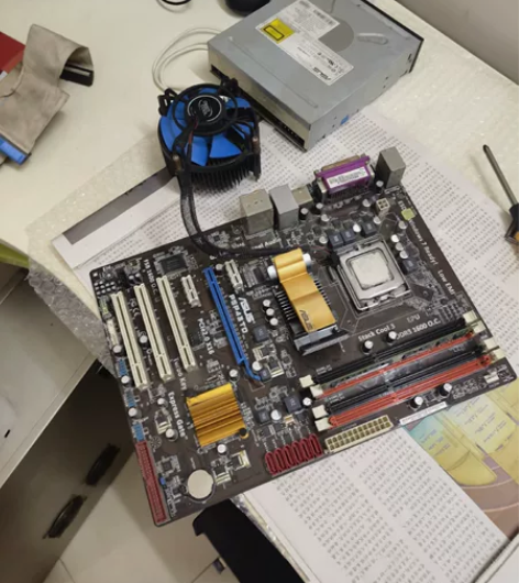 电脑主机,主板。cpu。内存。硬盘。电源!...