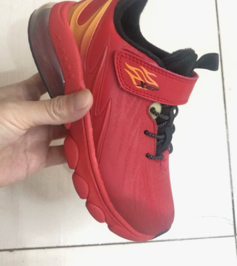 特步皮面秋款鞋27到33码,没有鞋盒,特价...