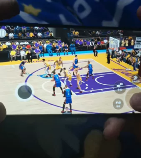 vivo Z3i 标准版 主屏尺寸：6.3...