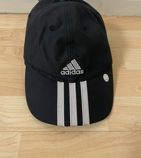 阿迪达斯运动系列棒球帽,全新有吊牌。头围5...