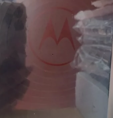 出一台全新闲置Moto Edge X30，...