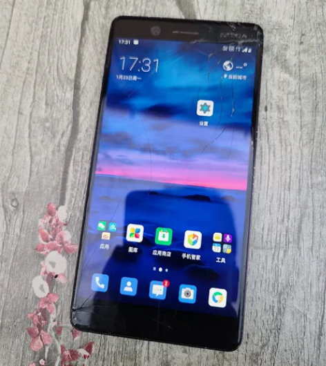 诺基亚7高配版，6+64G。家人用的，给小...