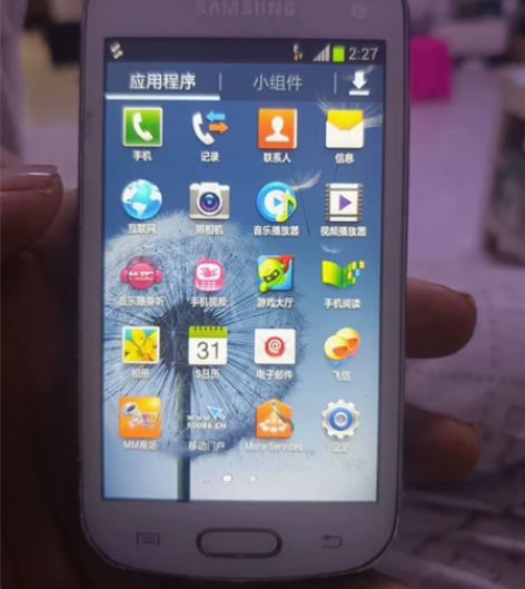 三星手机s7568 4g内存, 屏幕好...