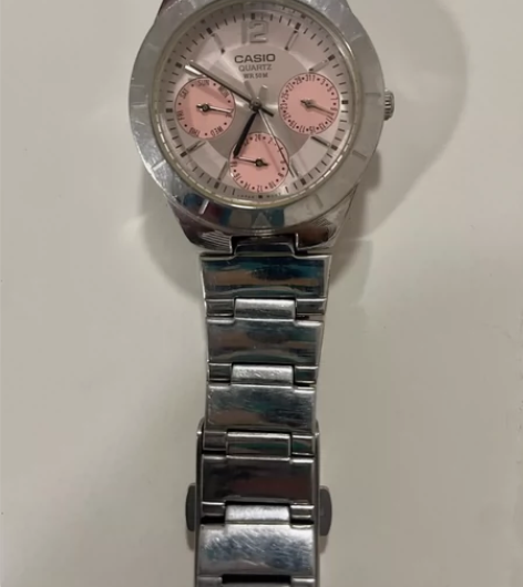 卡西欧手表一只,专柜598入的,100元出...