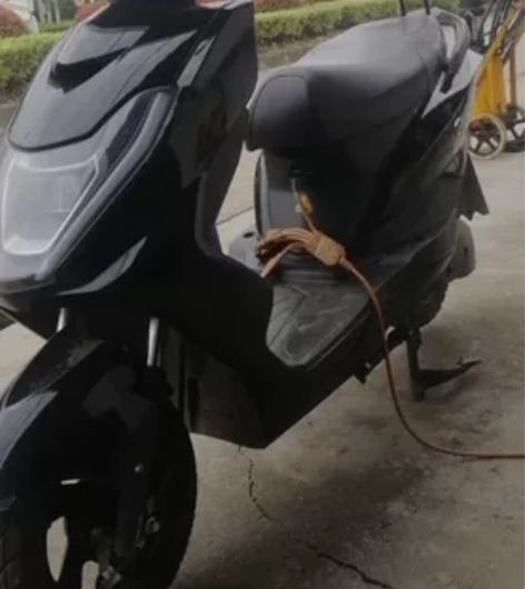 台铃电动车一台闲置图三贴纸的地方摔坏了，其...