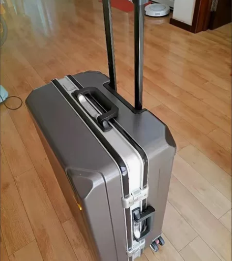 【工厂清仓处理】时尚旅行箱商务拉杆箱28男...