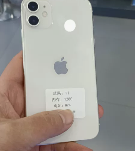 自用苹果11,128G,电池89%,爱思全...