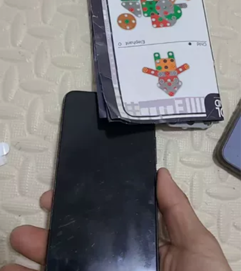 vivo s5手机。屏幕原装，指纹解锁面部...