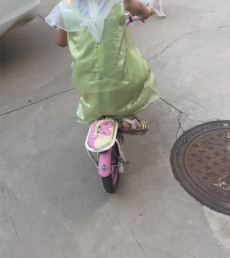 上海永久自行车,孩子大了准备给她换大点的,...