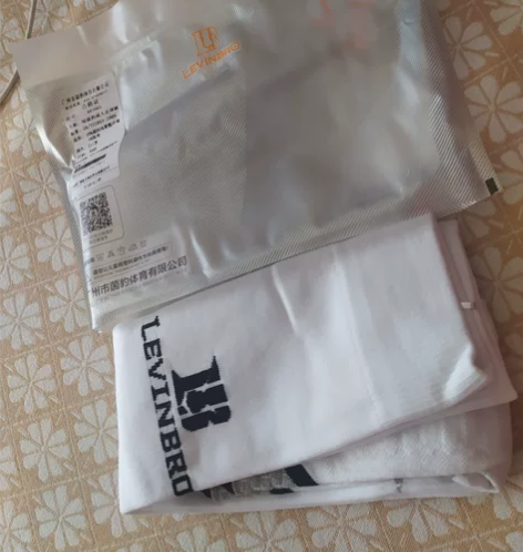 足球袜质量相当好的球袜 绿茵豹成人长筒足球...