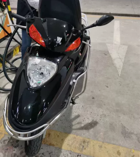 豪爵摩托车踏板车，125Cc动力充足，发动...