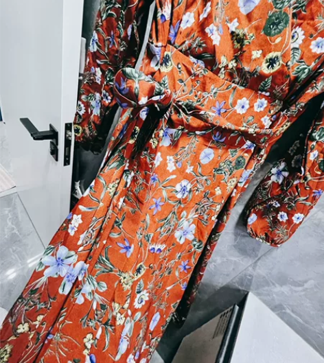 全新超级显白显瘦的连衣裙,复古文艺风。店铺...