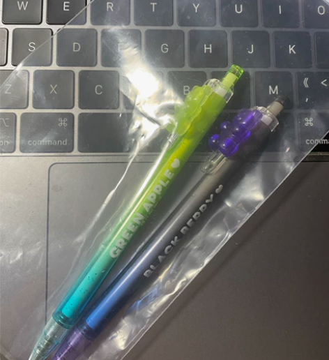 日本限定小熊软糖中性笔 笔芯颜色为黑色,绿...