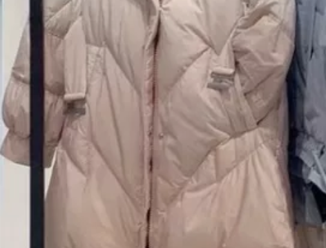 朝花夕拾渐变羽绒服,全新带吊牌 感兴趣的话...