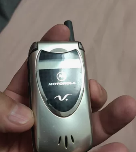 摩托罗拉V60,正常开关机,插卡正常使用,...