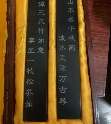 出两个镇纸一对,灵璧石镇纸,很重磬石原石有...