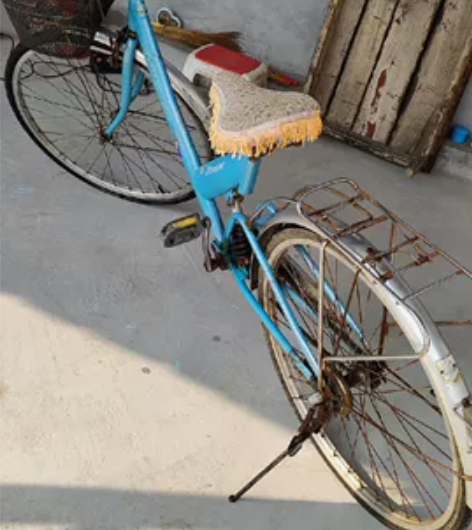 自家闲置永久自行车一辆，有喜欢的来 感兴趣...