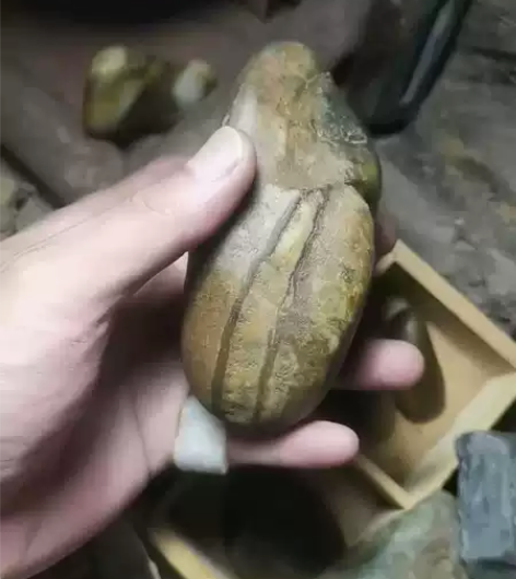 和田籽料,大把件,锦灰堆题材料 感兴趣的话...