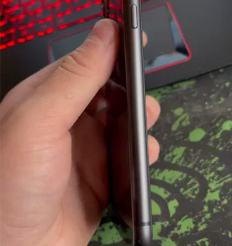 出一台苹果11 黑色 64g 卡贴机 外观...