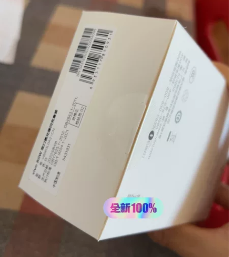 vivo x fold自带那种原装充电器、...