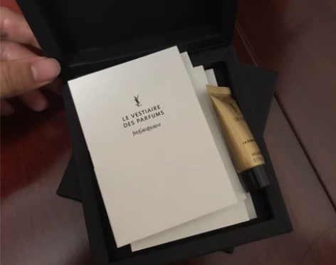 YSL圣罗兰新衣典香水西装 礼帽 藏金奢妍...