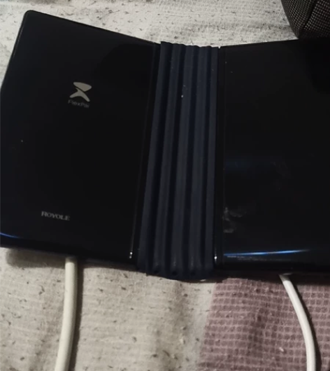 柔宇折叠手机，开机屏坏，具体看照片 感兴趣...