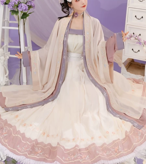 清梳芳华，穿过一次已清洗干净 感兴趣的话点...