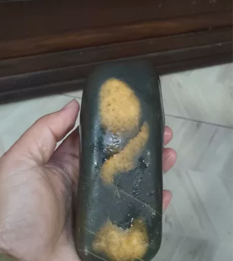 石质石皮非常好,喜欢写书法的可以做镇纸。背...
